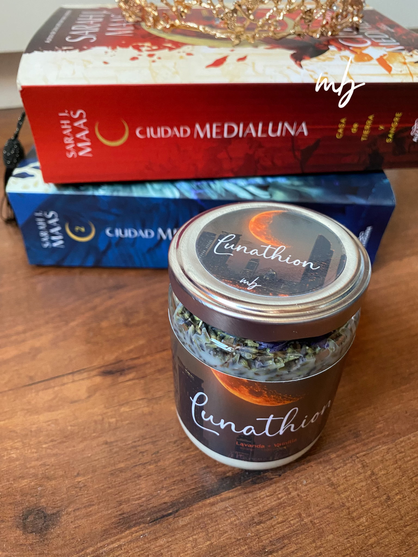 Lunathion, Handmade natural soy candle, Crescent City , Sarah J. Maas.